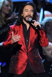 'El Buki' hizo un recorrido por los temas más exitosos de su trayectoria musical.