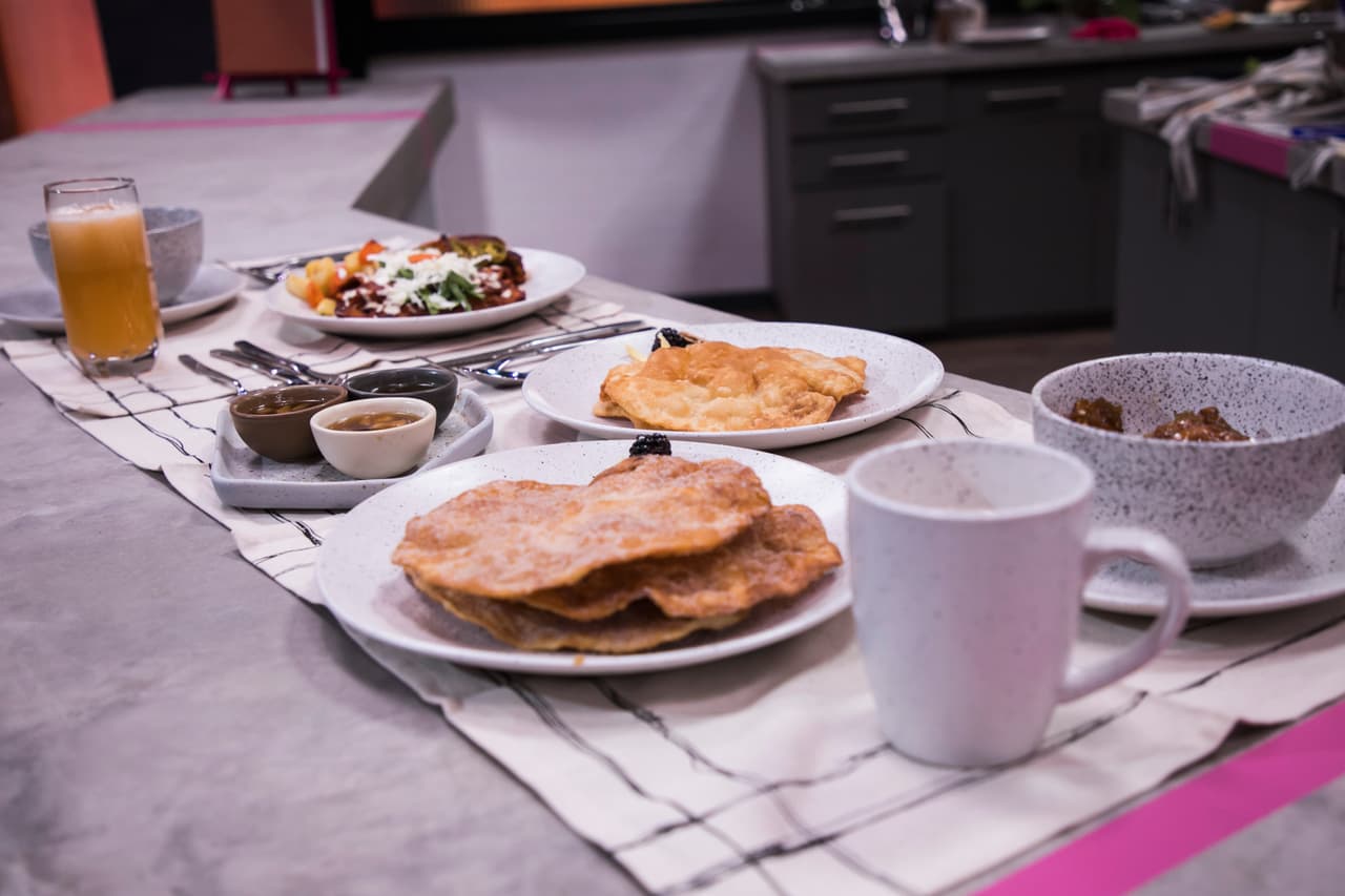 Y cerraron con buñuelos, para los que prepararon una mermelada que a la chef Belén Alonso le pareció "riquísima".