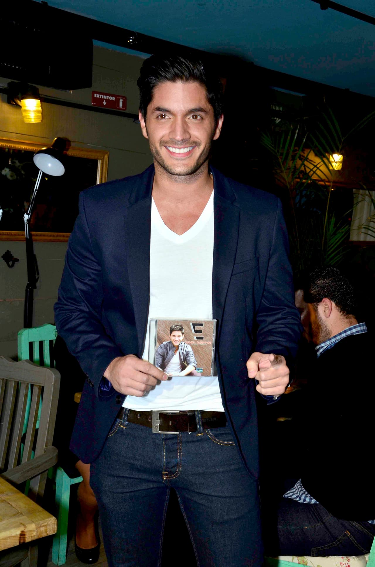 "También la situación de mi país, 
<b><a href="https://www.univision.com/noticias/america-latina/washington-endurece-las-sanciones-contra-el-regimen-de-maduro-y-triplica-recursos-para-la-oposicion" target="_blank">Venezuela, no nos ayuda</a></b> porque casi todos los tratamientos que necesita no están allá por la escasez que hay, por todo lo que está sucediendo en el país", explicó.