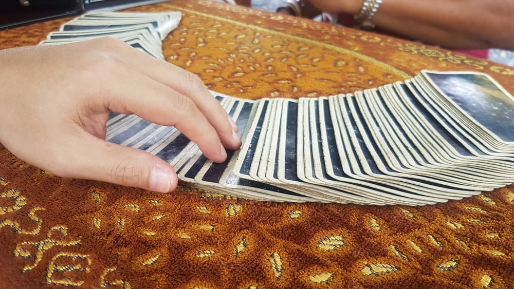 La persona que consulta puede ser dueña de una gran creatividad, así como vitalidad y un gran espíritu abierto con mucho poder de convicción. Que usa esa determinación y sus poderes para hacer lo que sea y pueda, usando un gran encanto y arrojo.