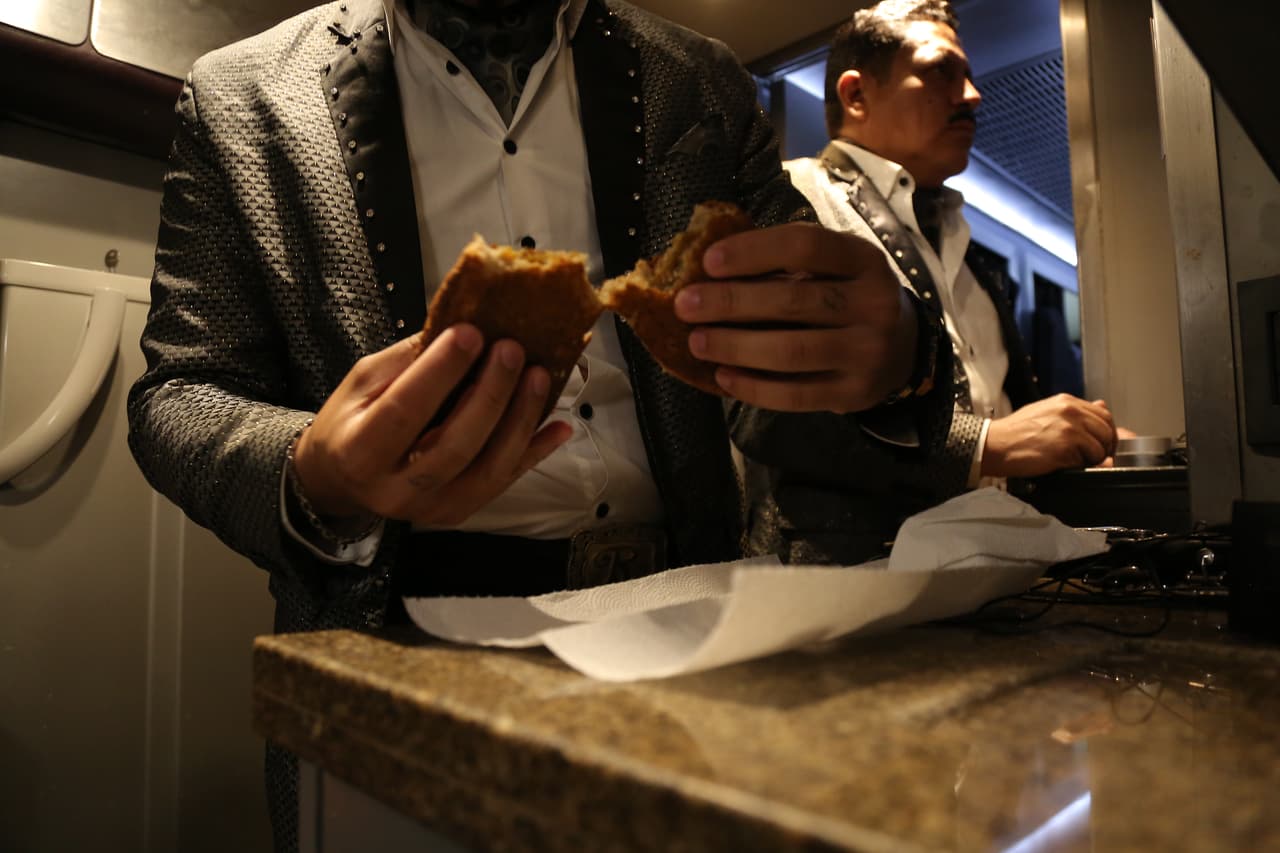 Aprovechan cada momento que tienen para poder almorzar o comer un snack.