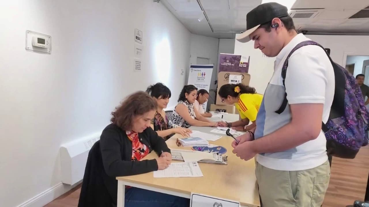 Colombianos participan en las elecciones presidenciales desde Nueva York