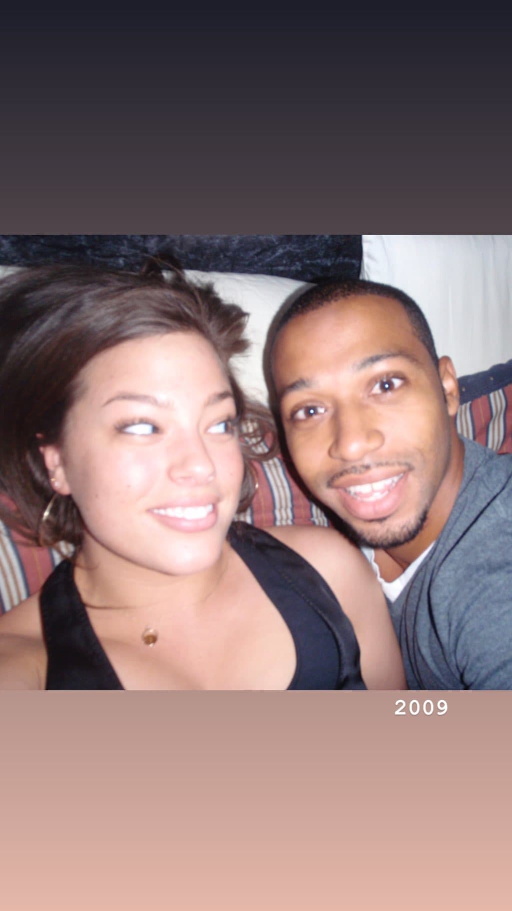 La pareja espero hasta llegar al altar para mantener relaciones sexuales. "Mi marido y yo esperamos, llámame loca, pero funcionó. ¡Ahora el sexo es increíble! Cuando estábamos saliendo, sentía que era yo quien tenía el poder. Me respestaba más porque no estaba dispuesta a entregarme fácilmente", dijo Graham para la revista 
<a href="https://www.ellecanada.com/culture/celebrity/exclusive-ashley-graham-talks-sex-confidence-and-effyourbodystandards/" target="_blank">Elle Canadá</a> en septiembre de 2016.