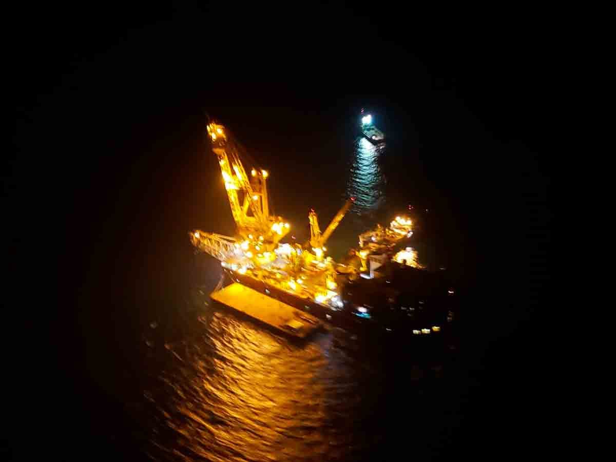 Los piratas atacan en la noche los barcos de suministro de plataformas petroleras y las propias plataformas.