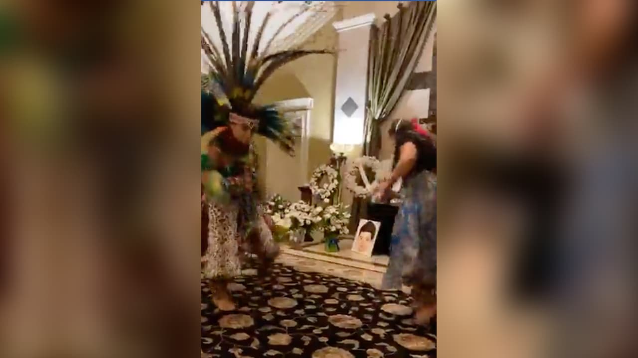 Los servicios fúnebres continuaron durante la semana, se ofrecieron oraciones y bailes en su honor.