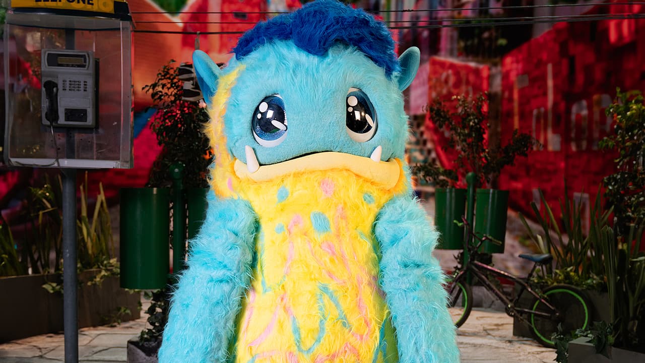 <h2 class="cms-H2-H2">José Ramonstruo</h2>
<br>Nació en la famosa favela Quimeras, en Río de Janeiro, Brasil. Es un apasionado de la música desde niño, desafió la etiqueta futbolística de su padre. Integró Monstruoband y encontró su voz en Monstruoacavana, antes de triunfar en solitario. Alegre, soñador y multilingüe, su mundo abarca la favela con vista al Monstruo de Corcovado y la encantadora Mounstracavana.
<br>