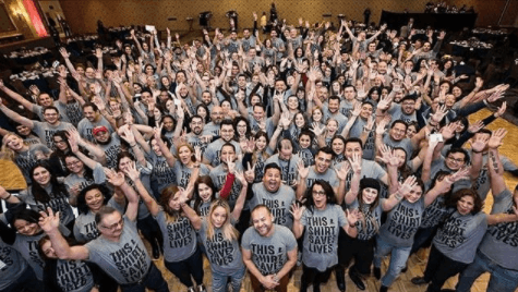 Artistas, profesionistas, empleados, todos unidos para la noble causa de salvar vidas.