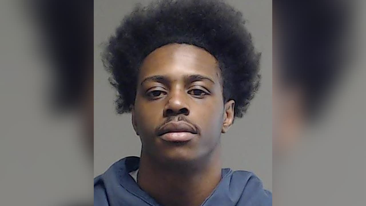 Arrestan a Khmaree McCray por indecencia contra un menor en Plano.