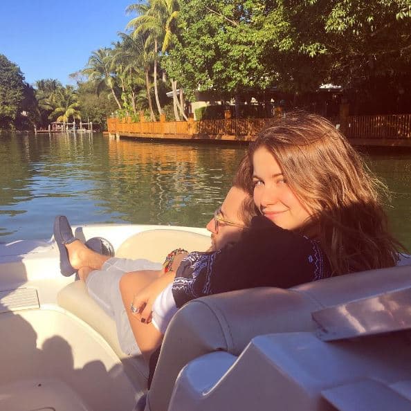 Por ejemplo esta, de 2017, cuando ella lanzó en Miami su disco' Louder' y él viajó desde Los Ángeles solo para apoyarla en ese evento... Aunque tuviera que salir 'volando' de regreso pocas horas después, porque él también estaba en promoción.