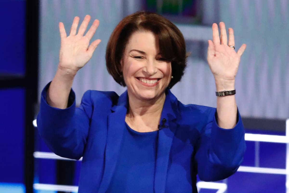 “Debemos tener con nosotros a nuestra motivada base demócrata”, dijo la senadora por Minnesota
<b><a href="https://www.univision.com/temas/amy-klobuchar">Amy Klobuchar</a></b>. “Pero consigamos también a esos independientes y republicanos moderados que ya no soportan (a Trump)”.