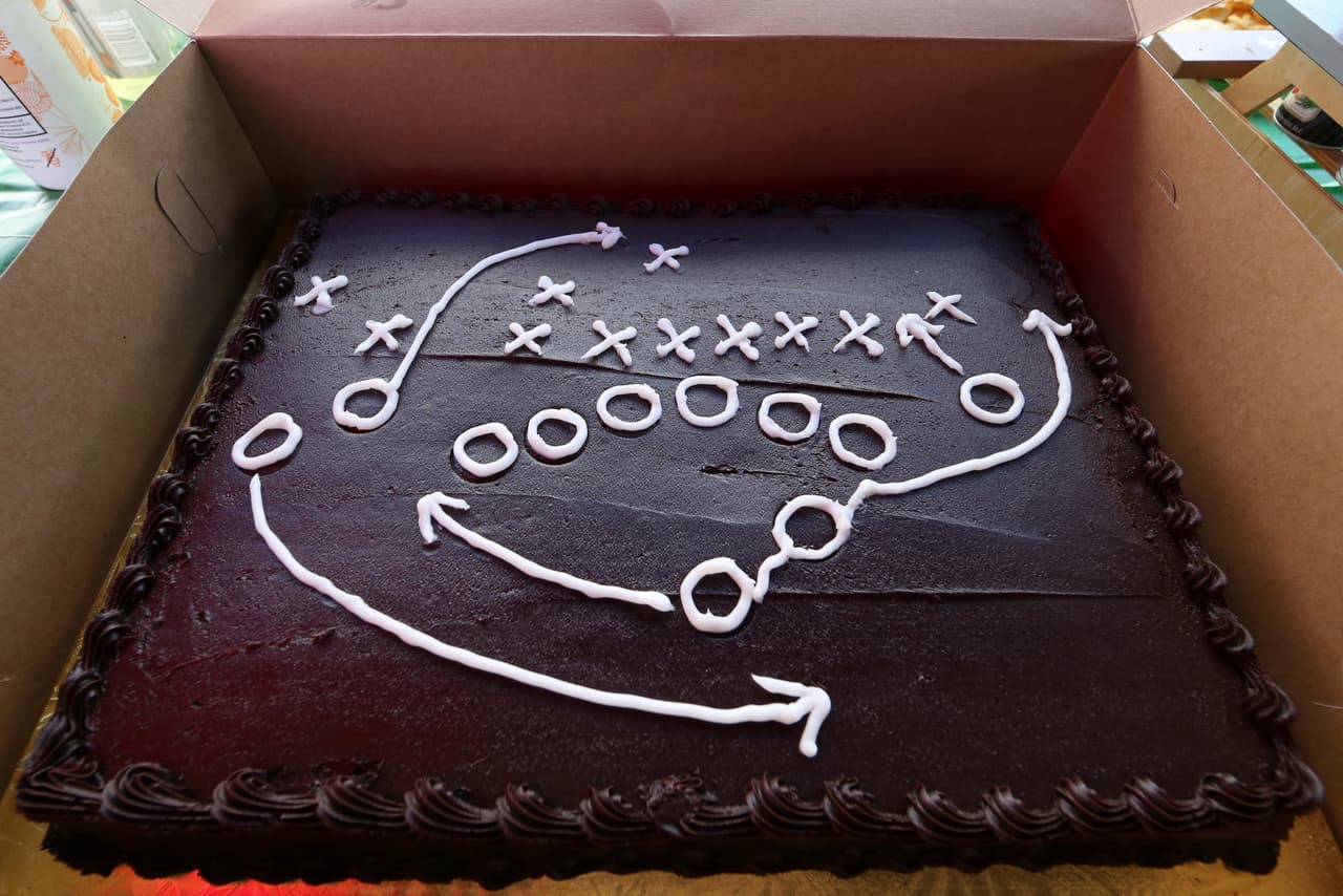 Incluso un aficionado hizo un pastel con el diagrama de la memorable jugada 'Philly Special', donde Nick Foles, el quarterback, se convirtió en el receptor. Apasionados sin igual los fans aquí.