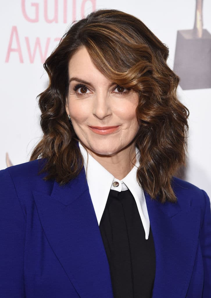 La serie fue acusada de hacer ‘blackface’, una burla a los afroamericanos, por lo que Tina Fey retiró los episodios de plataformas de streaming y pidió disculpas por “el dolor que pudo haber causado”.