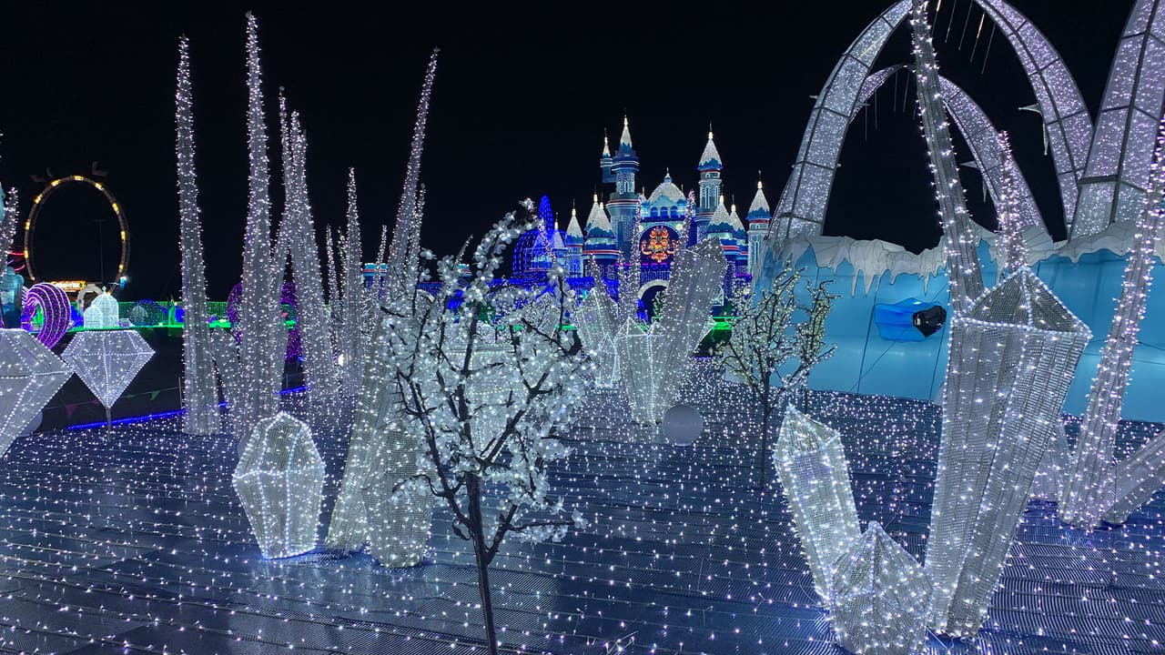 Disfruta de este deslumbrante festival luminoso en un increíble recorrido de 20 acres.