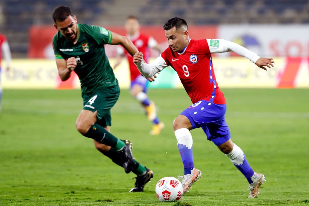 Chile regala un penal al minuto 82 y el goleador de Bolivia Marcelo Moreno no los perdona y pone el 1-1 definitivo.