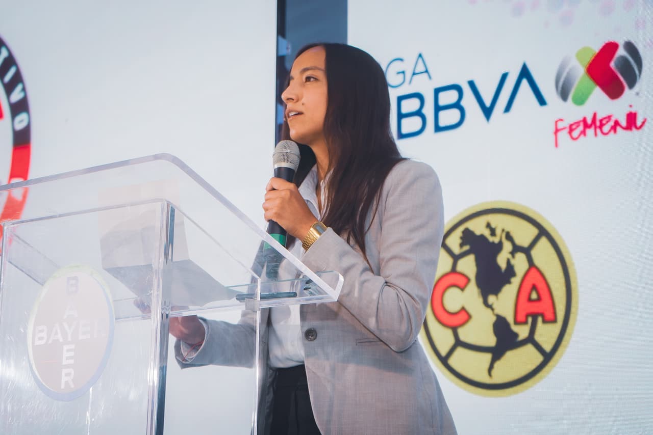 Claudia Carrión, directora deportiva de América Femenil, señaló la importancia del partido amistoso femenil entre América y Bayer el 14 de julio en el Estadio Azteca.