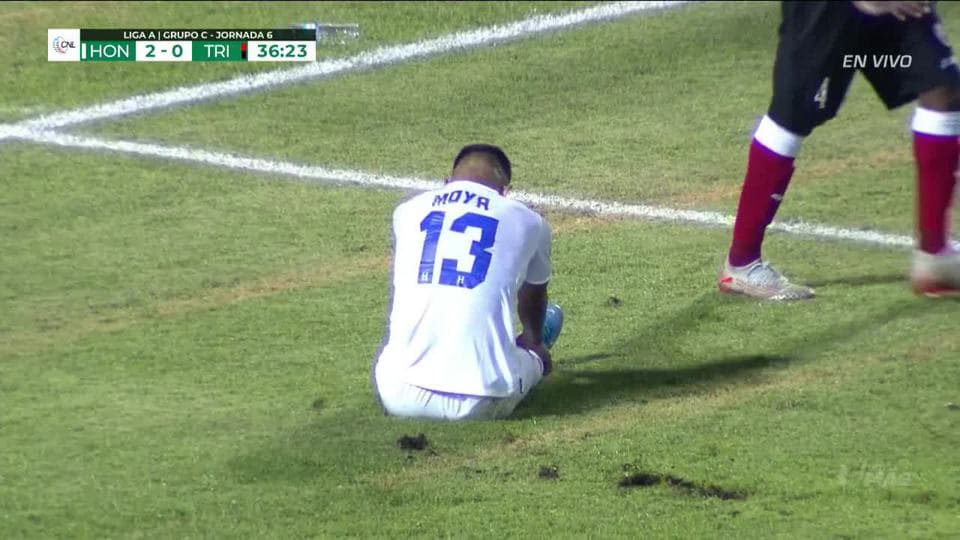 Tiro desviado de Brayan Moya