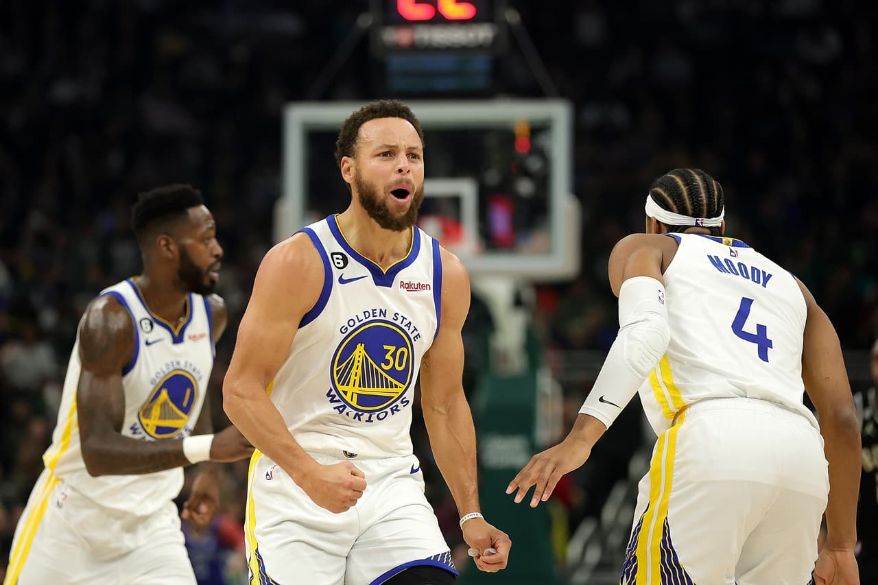 Warriors vence a Clippers con drama y Philadelphia asegura su lugar en playoffs