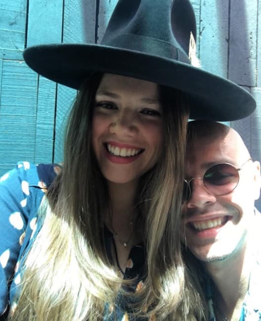 Los chicos de Jesse & Joy también están locos por las gorras y los sombreros.