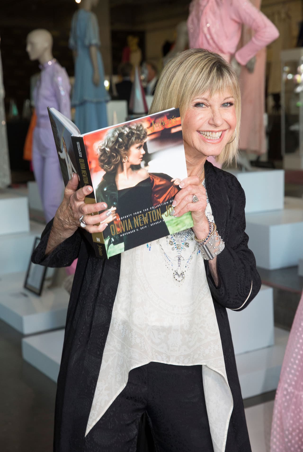 También se subastó el guión original de la película y el vestido que utilizó la actriz para el estreno de 'Grease' en Los Ángeles, en 1978.