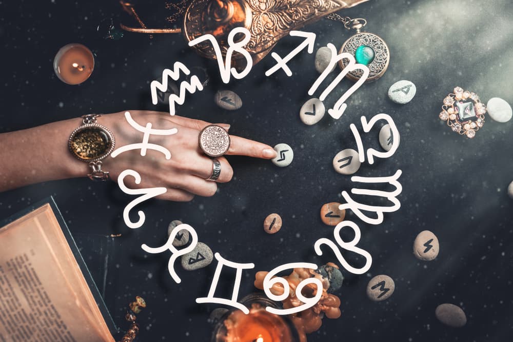 El simple hecho de que el fuego es la energía vital, los hace personas entusiastas, dinámicas y el hecho de estar a su lado nos puede estimular, motivar y contagiar de esta explosión de sentimientos. Eso los hace grandes líderes.