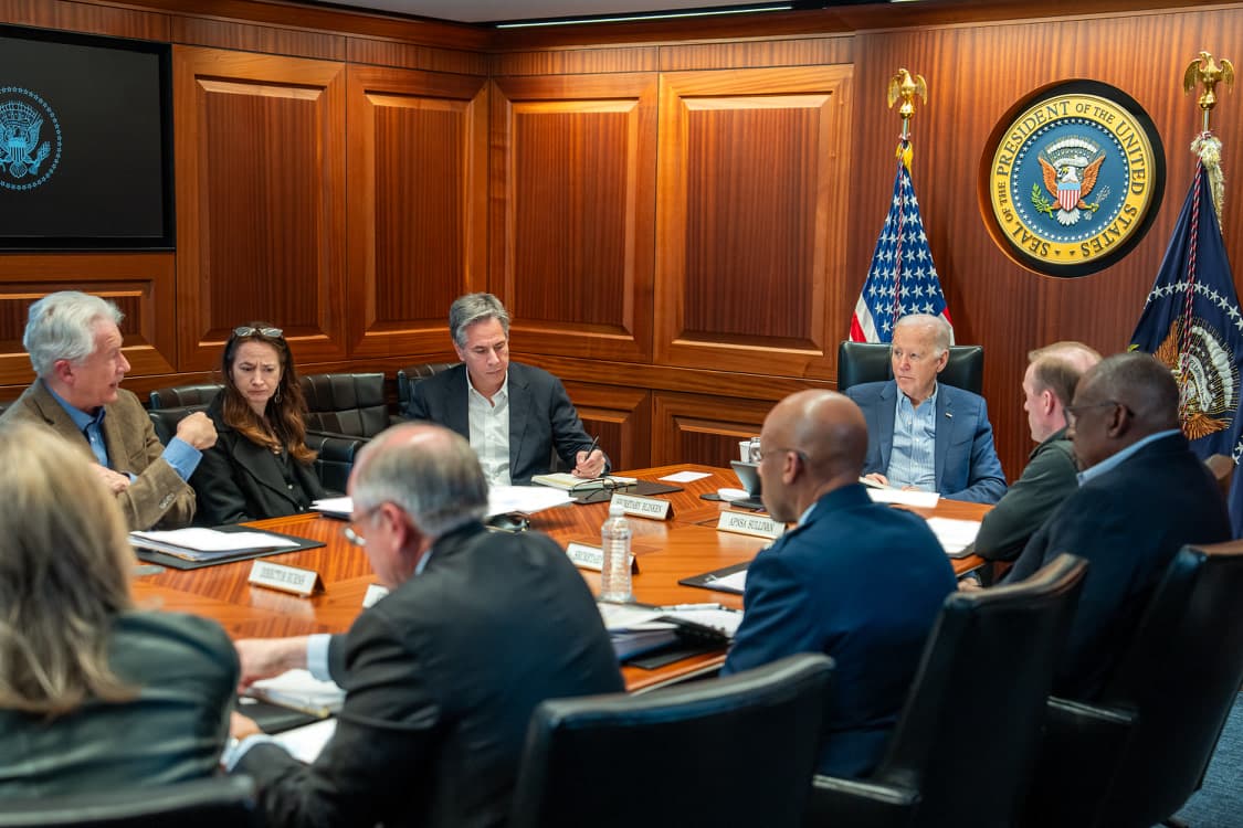 Biden mantuvo una reunión urgente con sus máximos responsables de seguridad sobre la espiral de crisis en Medio Oriente.