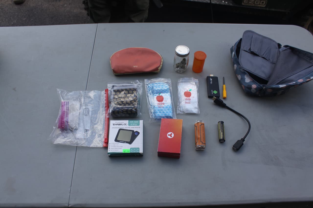 Según La Oficina del Sheriff del Condado de Pinal, esto sigue siendo una investigación en curso y hay más cargos pendientes.