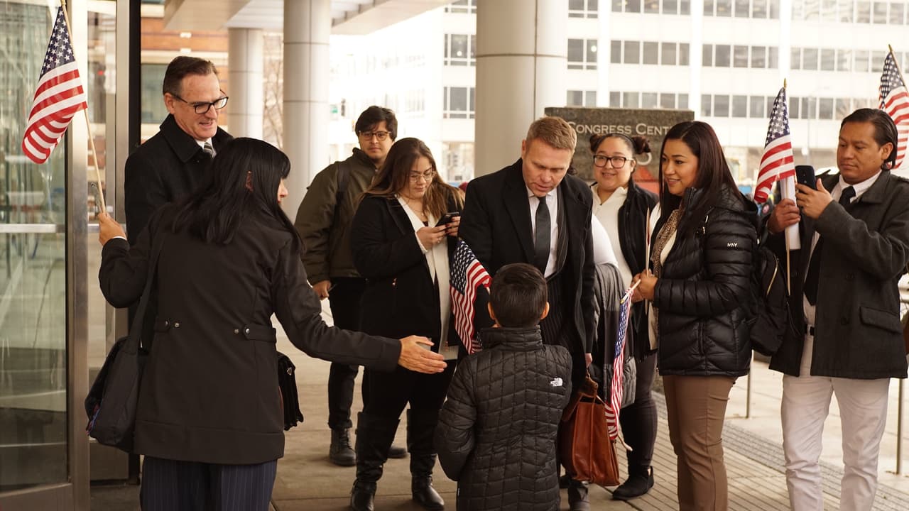 El pequeño Íker Velázquez llegó a corte alrededor del mediodía, momentos antes de que inicie la corte donde dará testimonio.