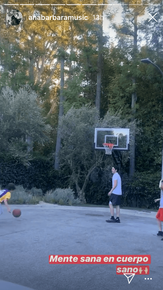 "La ama", aseguró la presentadora, "no habla muy bien español". 
<br>