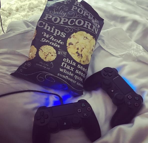 "Mi tarde de hoy!!!!!!! #husbandandwifey #residentevil6", así es, Marc y Shannon son adictos a los videojuegos y a las botanas. Si te preguntabas qué hacían en la intimidad, ahí tienes la respuesta.