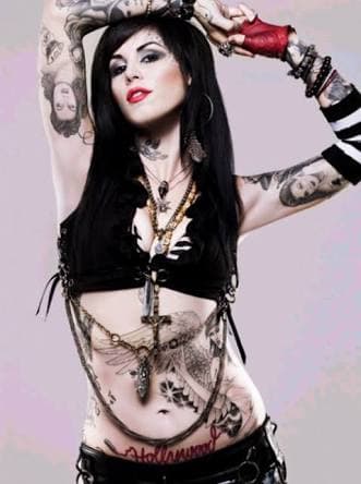 Poca gente daba crédito al enterarse de que Jesse James había sido infiel con Kat von D, una estrafalaria experta en sadomasoquismo y tatuajes, hasta que ésta hizo públicos todos los pelos y señales de la relación en los medios, humillando a la esposa del conductor, la muy querida actriz Sandra Bullock.