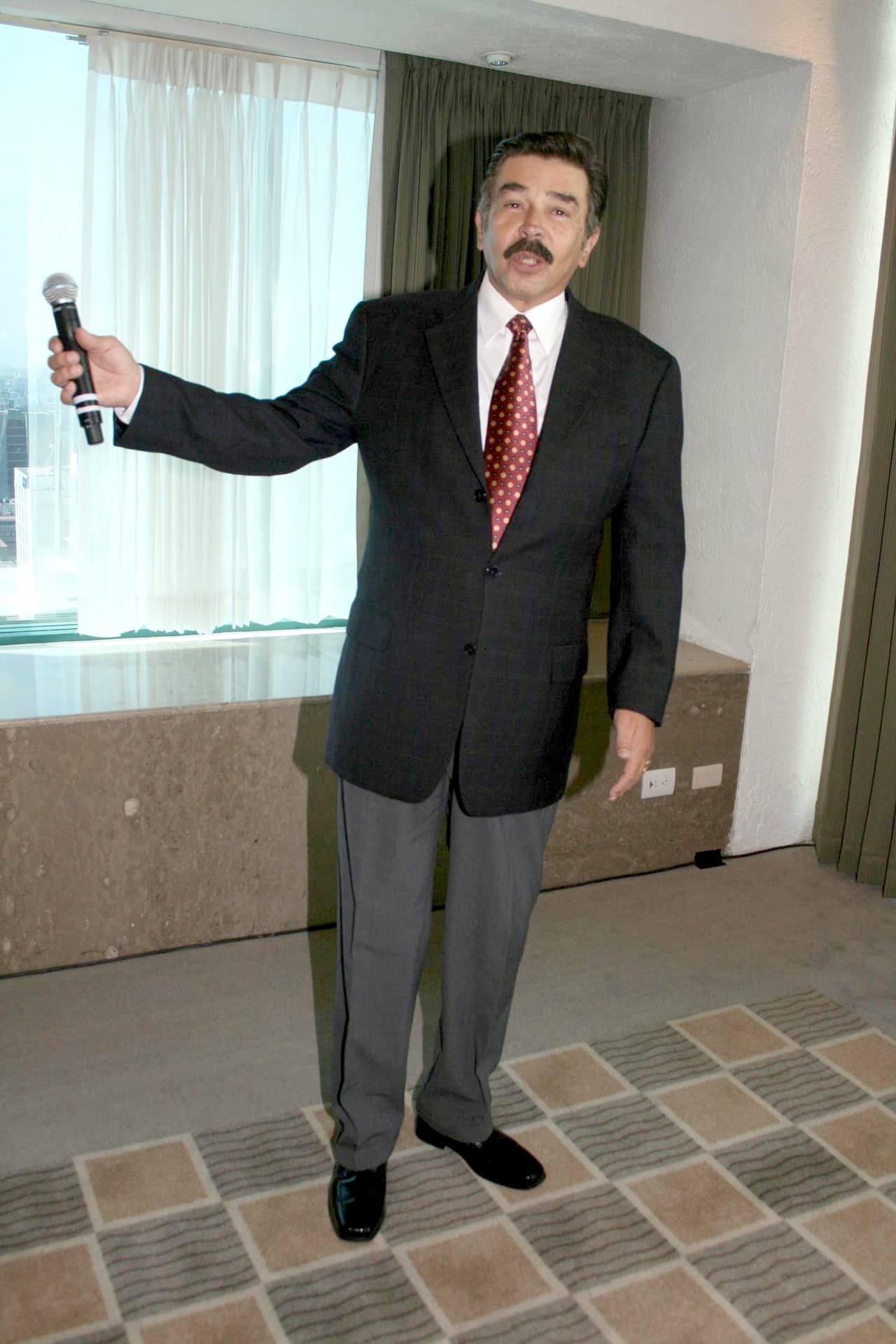 "Entonces digo: fíjate qué ironía, mi madre y mi hermana, murieron por falta de oxígeno", reflexionó el actor de 71 años.