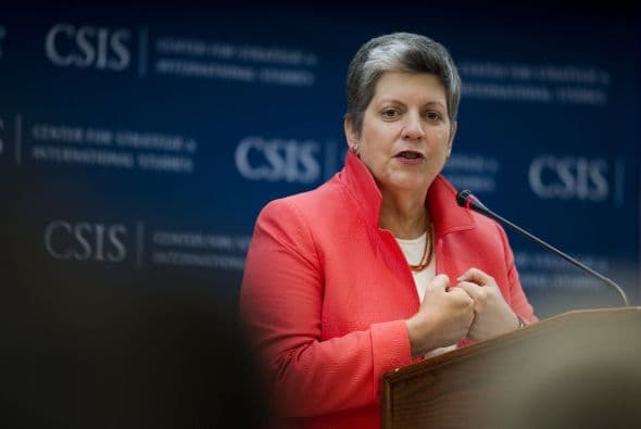 Si una mujer no está interesada en casarse inmediatamente será atacada con severos juicios como "solteronas". De hecho, cuando Janet Napolitano fue nombrada como Secretaria de Seguridad Nacional los críticos dijeron que su condición de soltera le permitiría "dedicar más tiempo al trabajo".