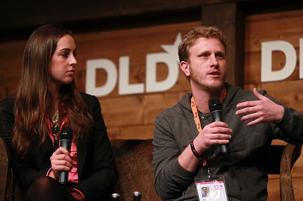 <b>Daniel Zappin cofundó Maker Studios en 2009</b>, una de las compañías de producción de videos centradas en YouTube más exitosas. Desde entonces se desempeñó como director de la empresa hasta que fue reemplazado en mayo de 2013. Dos meses después de su renuncia forzosa, Zappin demandó a los socios e inversionistas de Maker Studios, alegando que había una conspiración para expulsarlo de la junta. Junto con otros tres exejecutivos de Maker, demandó a Maker por segunda vez en abril de 2014, para bloquear el voto de los accionistas sobre la adquisición de la compañía por parte de Walt Disney Company, poco después de que el estudio acordara comprar Maker en un acuerdo de $950 millones. La demanda fue rechazada por un juez de California y la venta se llevó a cabo, de la cual Zappin ganó $25 millones.