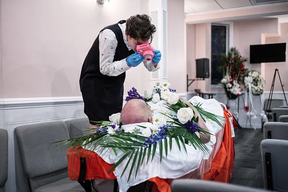 Lily Sage Weinrieb trabaja en la funeraria Hamilton Heights Funeral en Harlem.