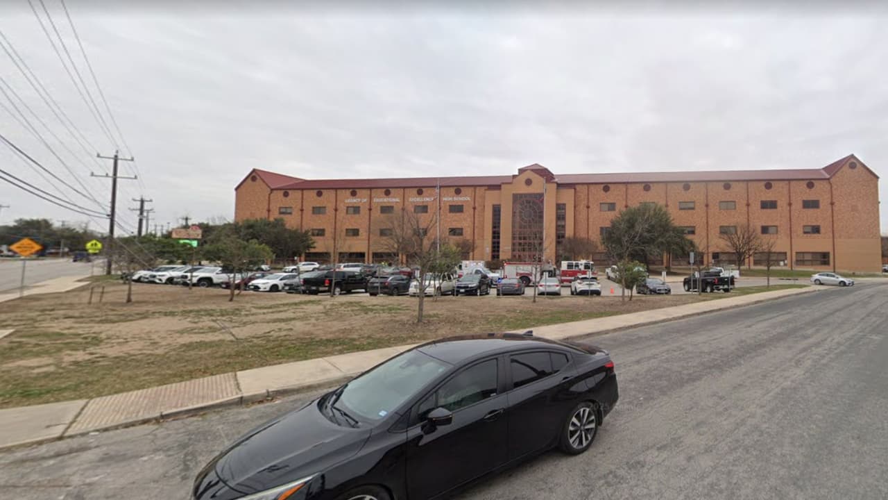 Arrestan a estudiante de preparatoria LEE por portar arma; van 4 casos desde 2023 en el plantel