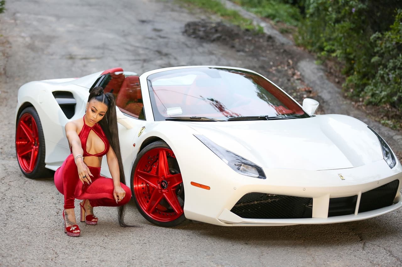 Pero dicen que el ladrón juzga por su condición, y según la publicación, la bailarina ya comenzaba a salir con el boxeador cuando seguía con el rapero e incluso cuando se rumoreaba que estaba embarazada.