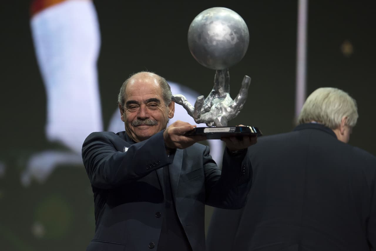 Roberto Rivelino, miembro de la Selección de Brasil que conquistó la Copa del Mundo en 1970 en el Estadio Azteca. Ahora un nuevo inmortalizado en el recinto en Pachuca.