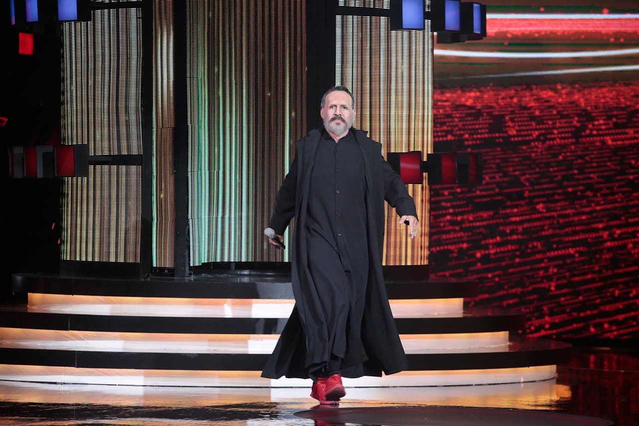 El imitador de Miguel Bosé, David Vázquez, llegó al escenario del reality show infantil para hacer un dueto con Sofía, la cantante de 'Danna Y Los Súperfashions'.