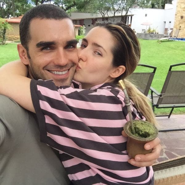 <b><a href="http://www.univision.com/entretenimiento/el-pequeno-y-tierno-detalle-con-que-marcus-ornellas-sorprendio-a-ariadne-diaz-en-su-cumpleanos-fotos">Ariadne Díaz y Marcus D'Ornellas</a></b> son otros que derraman miel por donde quiera que pasan.