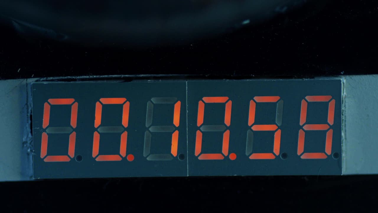 Los minutos se acababan, y el destino se empeñaba en separarlos.