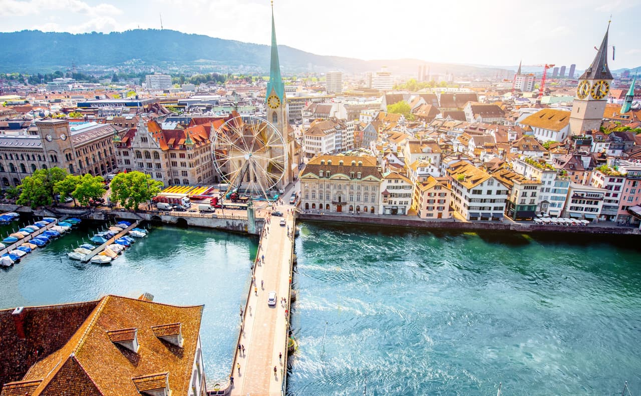 <b>Zurich</b>, en Suiza, se ubicó en la segunda posición con ingresos mensuales promedio de $5,896. En el reporte de 2014 esta ciudad europea había ocupado el puesto número uno.