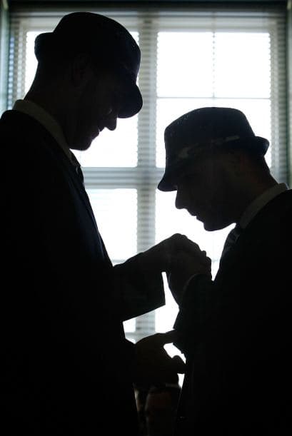 El juez Vaughn Walker consideró la semana pasada que la Proposición 8, aprobada en referéndum en noviembre de 2008 en California y que reformó la Carta Magna del estado para definir matrimonio como un enlace entre un hombre y una mujer, no es compatible con los principios de igualdad y proceso legal.