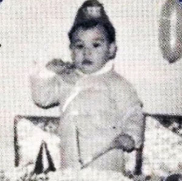 El presentador de Despierta América, 
<b>Johnny Lozada </b>cumple 50 años y sin duda este último año ha sido grande para el exMenudo. Con esta tierna foto, el presentador 
<b>celebró en Instagram su llegada al quinto piso.</b>