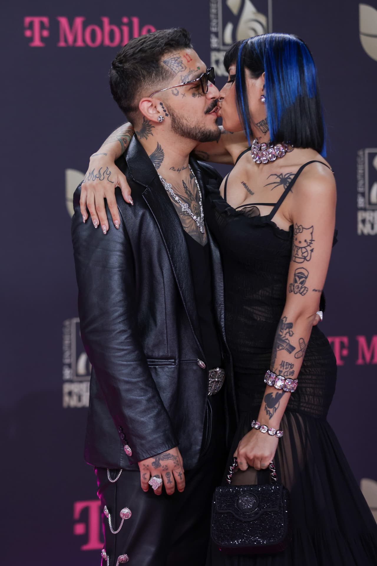 <h2 class="cms-H2-H2">Christian Nodal</h2>
<br>
<br>Hace apenas unos meses, Nodal confirmó que será papá de una niña, aunque no ha revelado el nombre. La bebé nacerá en septiembre, y será la primera hija de Cazzu y él.
<br>