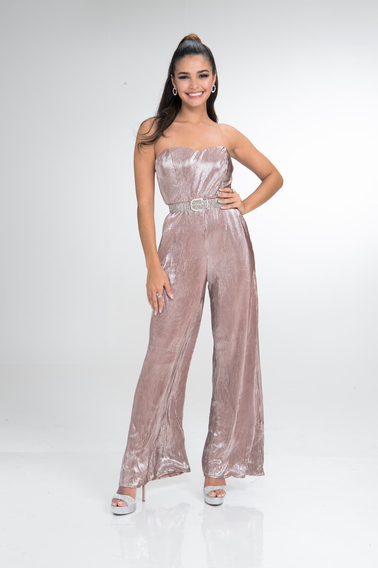 En la conducción backstage veremos a
<b>Kiara Liz Ortega</b>.