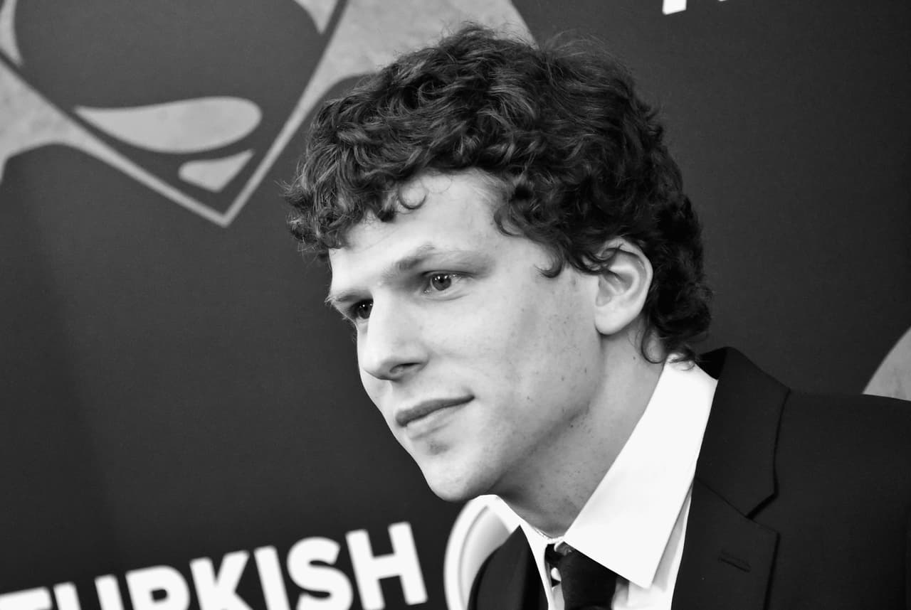 Jesse Eisenberg obtuvo el rol del súpervillano "Lex" Luthor, un loco científico millonario enemigo de Súperman.