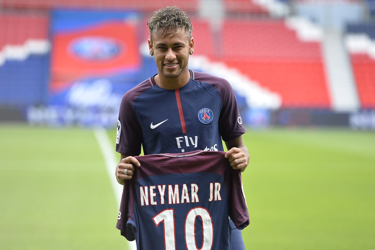 Neymar firmó por cinco años con PSG y afirmó que su paso al equipo francés no se dio por dinero sino por la persecución de nuevas metas.