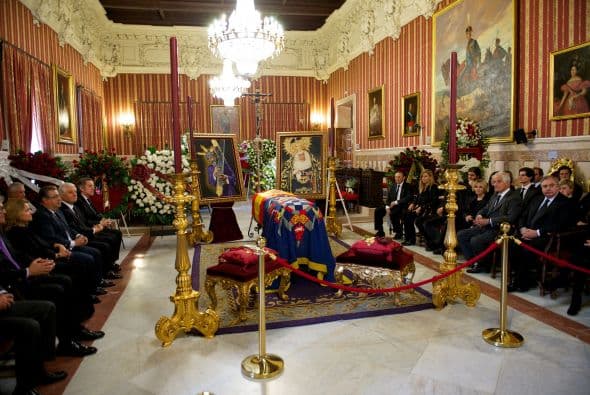 Tras la ceremonia sus restos serán cremados y depositados bajo el Cristo de los Gitanos de Sevilla.