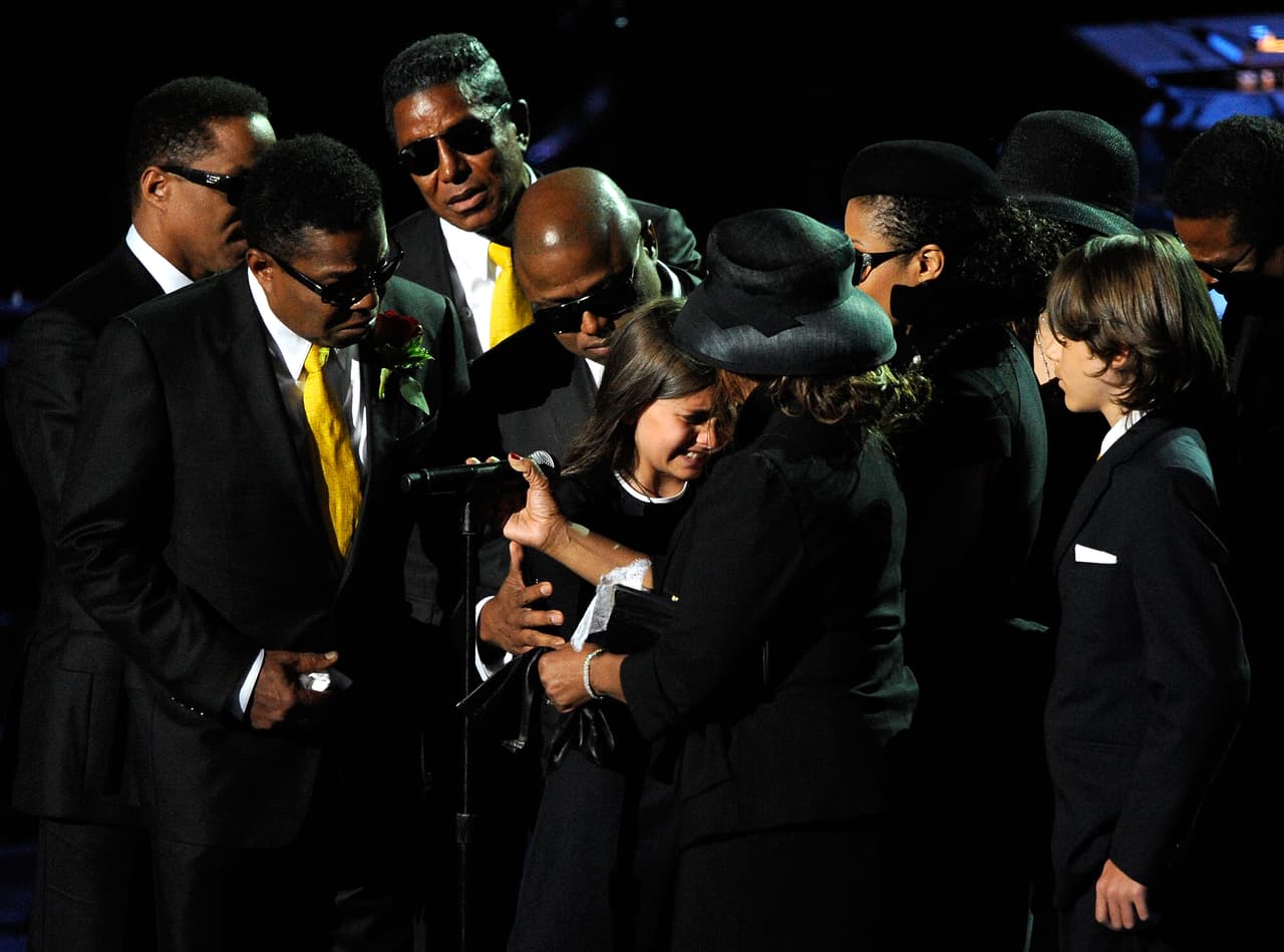 Paris Jackson devastada al despedirse públicamente del hombre que ella conoció y describió como "el mejor padre del mundo".