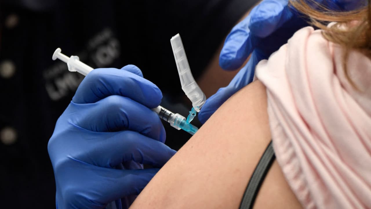 Encuesta: vacunación contra el covid-19 se estabiliza en EEUU porque crece la disposición a inyectarse